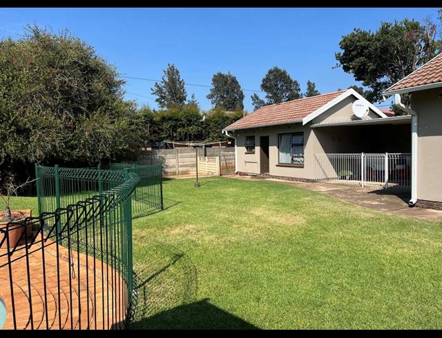 3 BEDROOM FREEHOLD FOR SALE IN BRACKENHURST